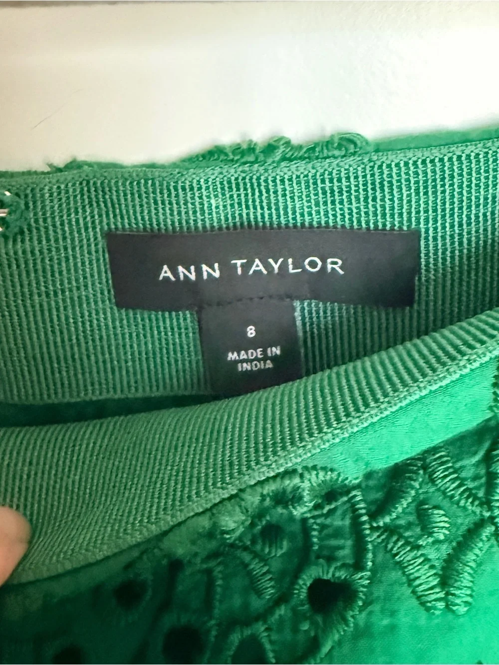 Ann Taylor Green Eyelet Lace Pencil Skirt Size 8 - Picture 3 of 4